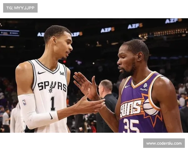 NBA球星交易风云再起 多队争夺超级巨星引发联盟震动 NBA球星交易风云再起 多队争夺超级巨星引发联盟震动